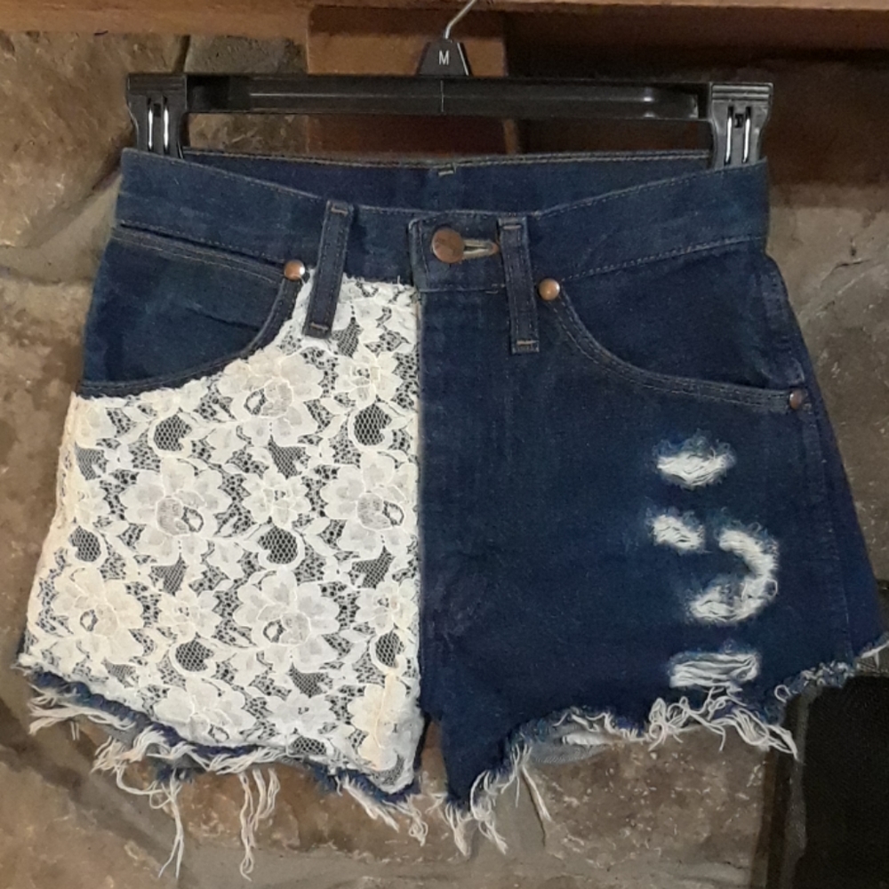 Vintage Wrangler shorts lace detail